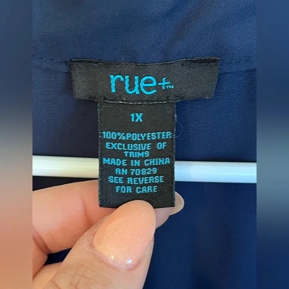 Rue21 High/ Low Tunic, V-neck, Light Weight, Dark Blue, size 1x - Picture 3 of 4